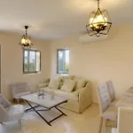 Nikoloudi Estate Casa de Férias