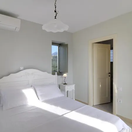 Nikoloudi Estate * Ayos Nikolaos